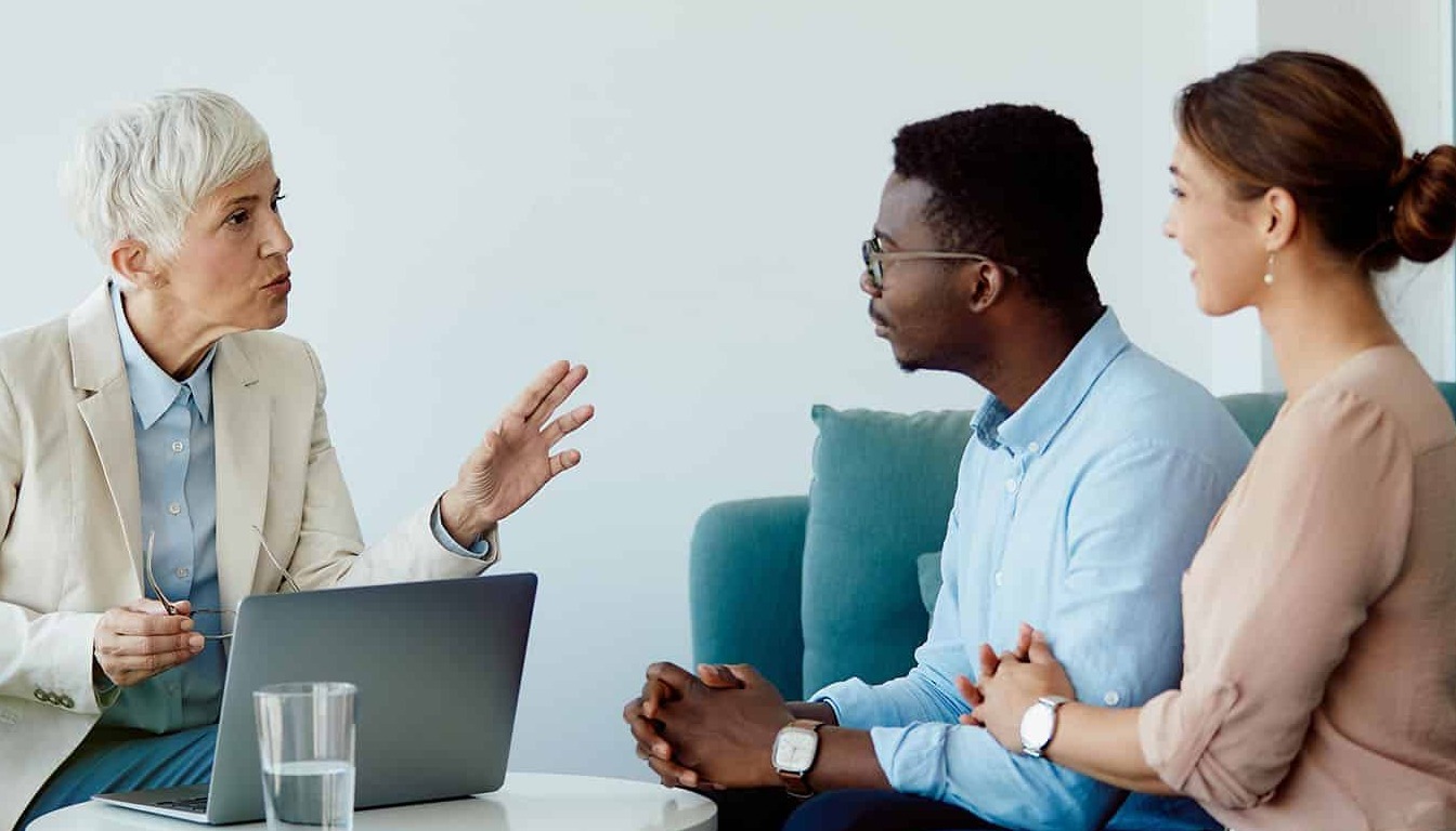 www-marketbridgeadvisors-comwp-contentuploads202409Professional-advisor-meeting-with-business-owners_ www-marketbridgeadvisors-comwp-contentuploads202409Professional-advisor-meeting-with-business-owners_